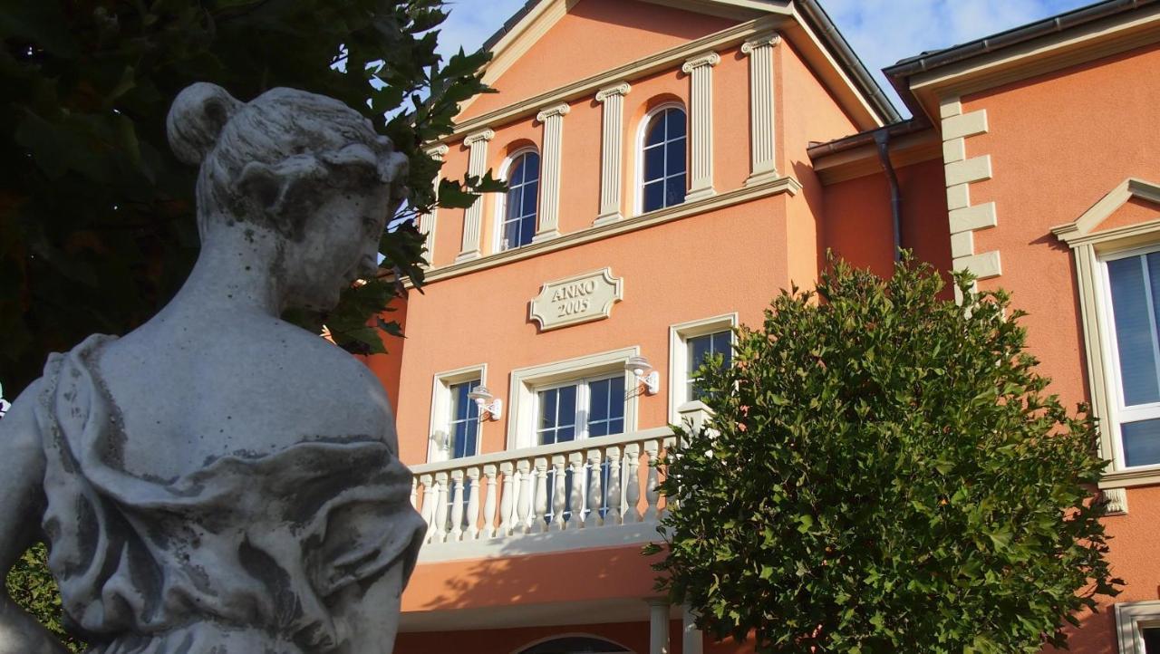 Hotel Garni Am Schloss Kottenheim Exterior photo